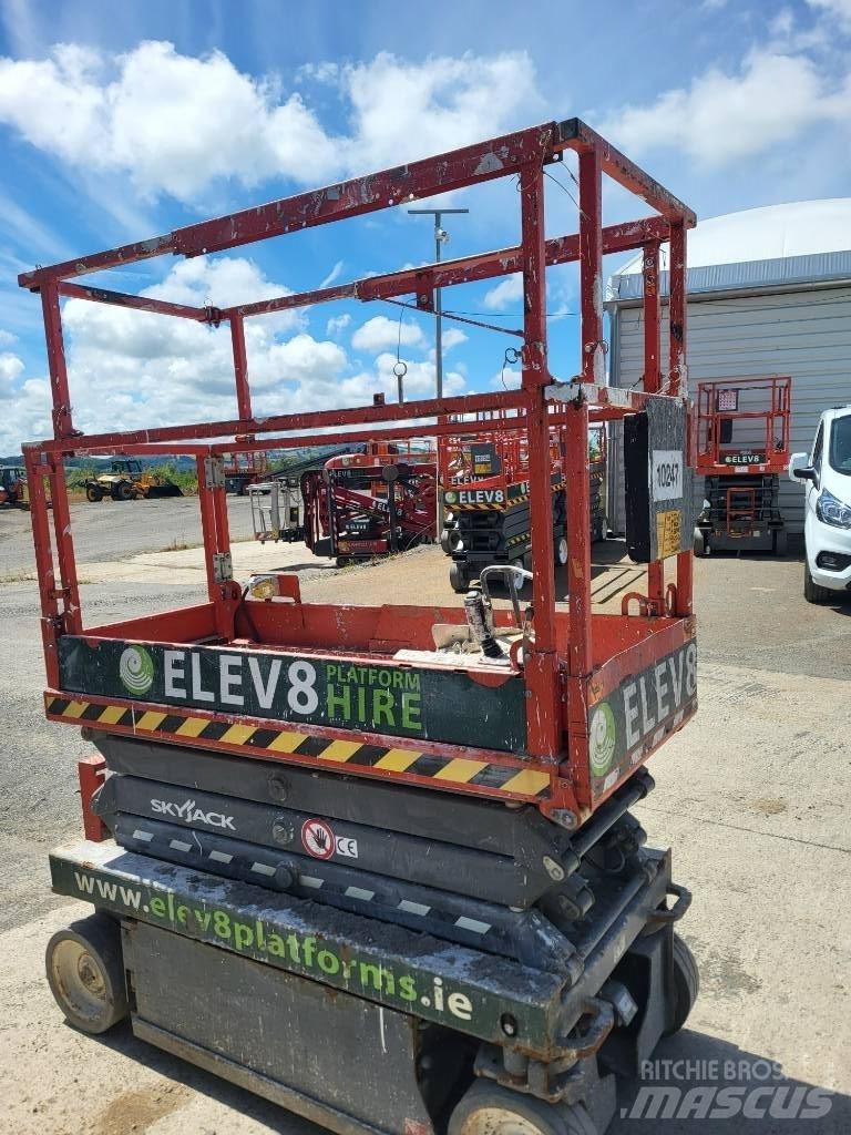 SkyJack 32/19 Scissor Lifts