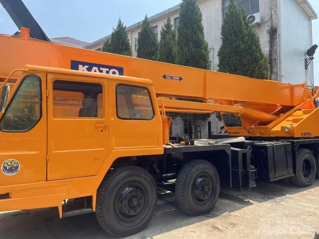 Kato KA 300 E Rough Terrain Cranes