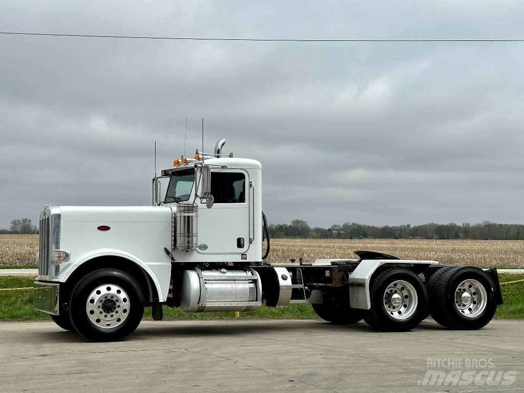 Peterbilt 389 Conventional Trucks / Tractor Trucks