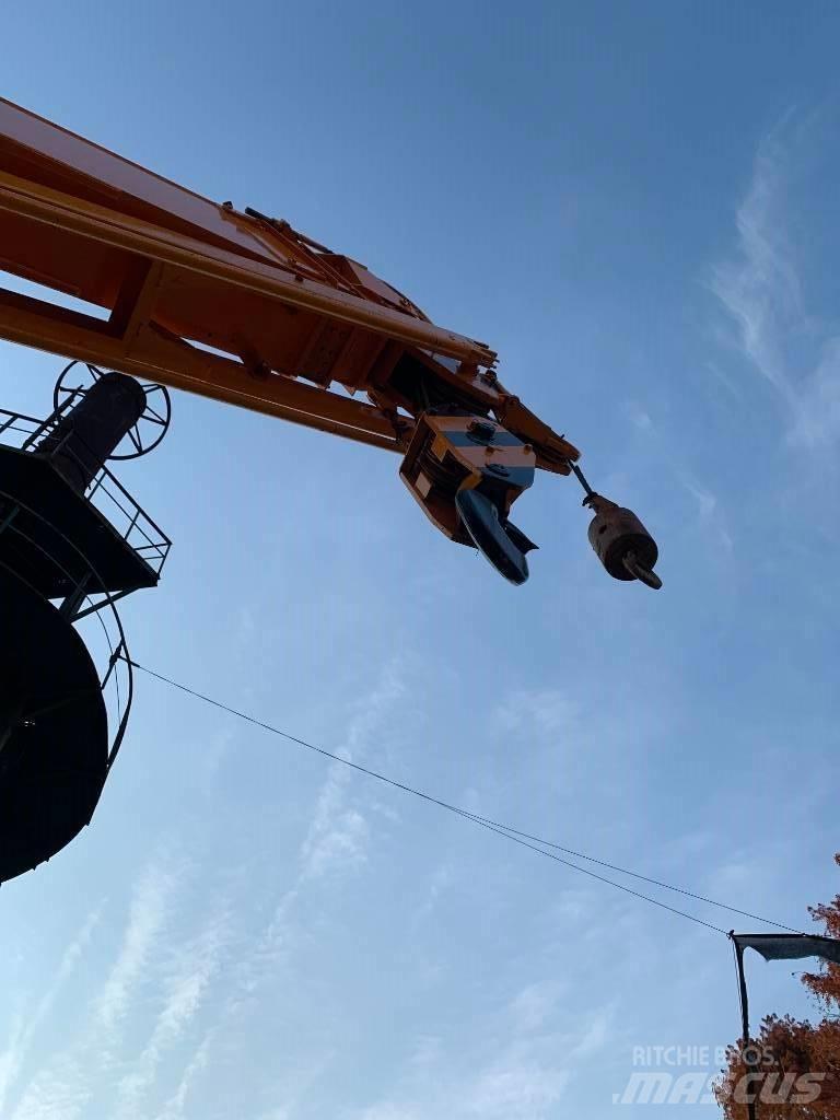 Kato NK 250 E Mobile and all terrain cranes