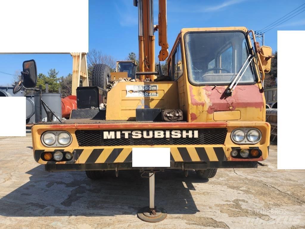 Hyundai HC 50 Mobile and all terrain cranes