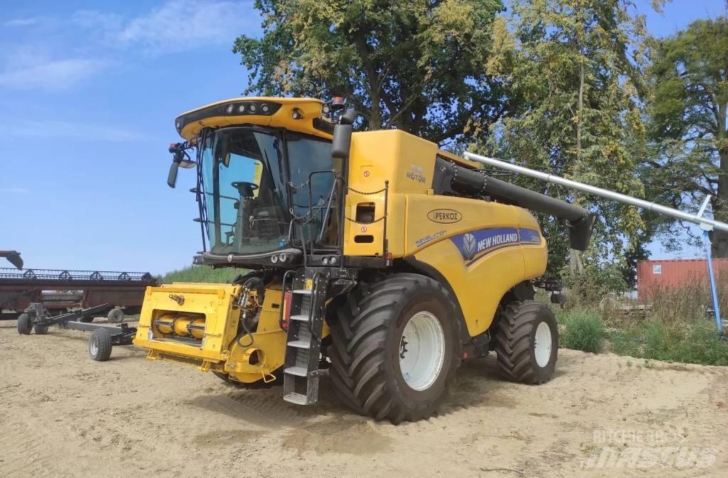 New Holland CR 8.90 Combine Harvesters