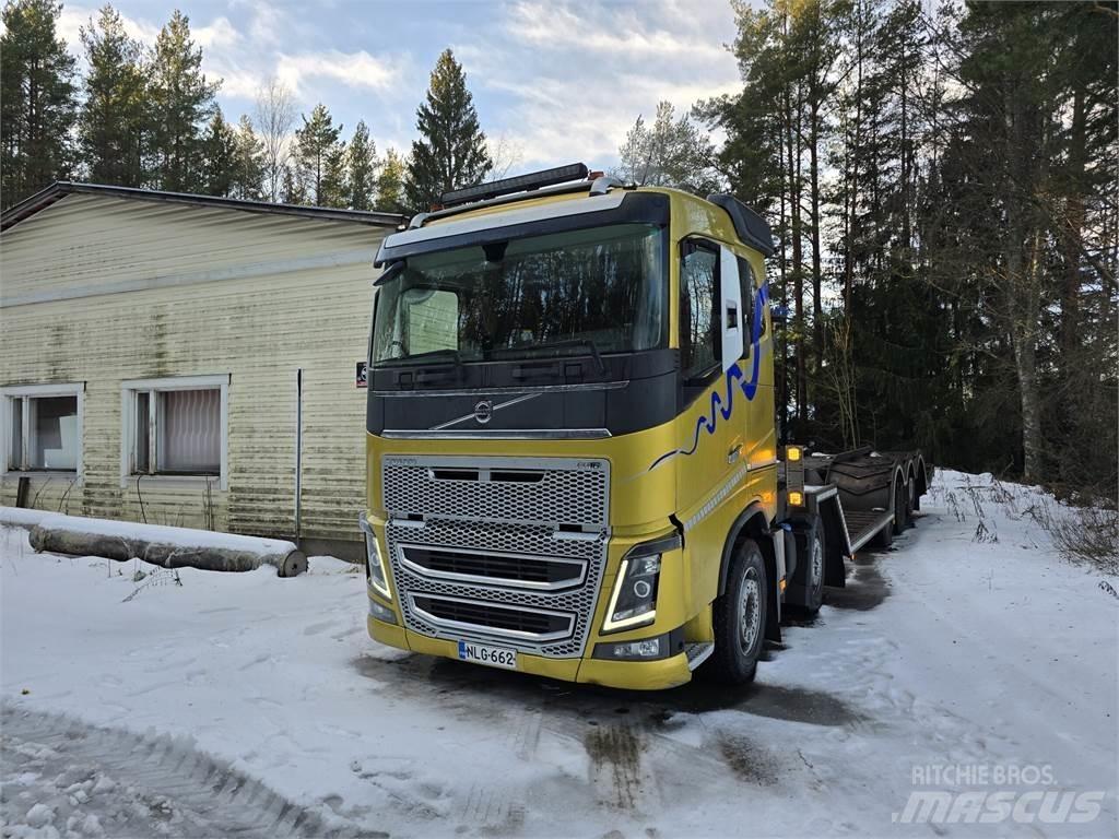 Volvo FH 16 750 Forest machine transport trucks