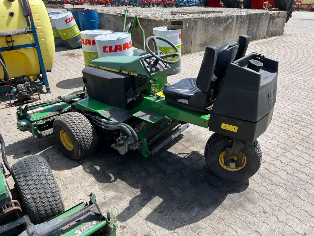 John Deere 2653 Riding mowers