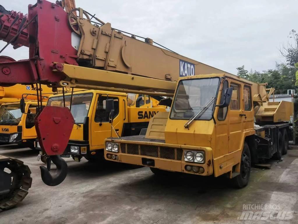 Kato 250 Mobile and all terrain cranes