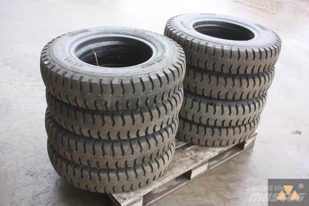  Onbekend 7.00-16LT Tires, wheels and rims