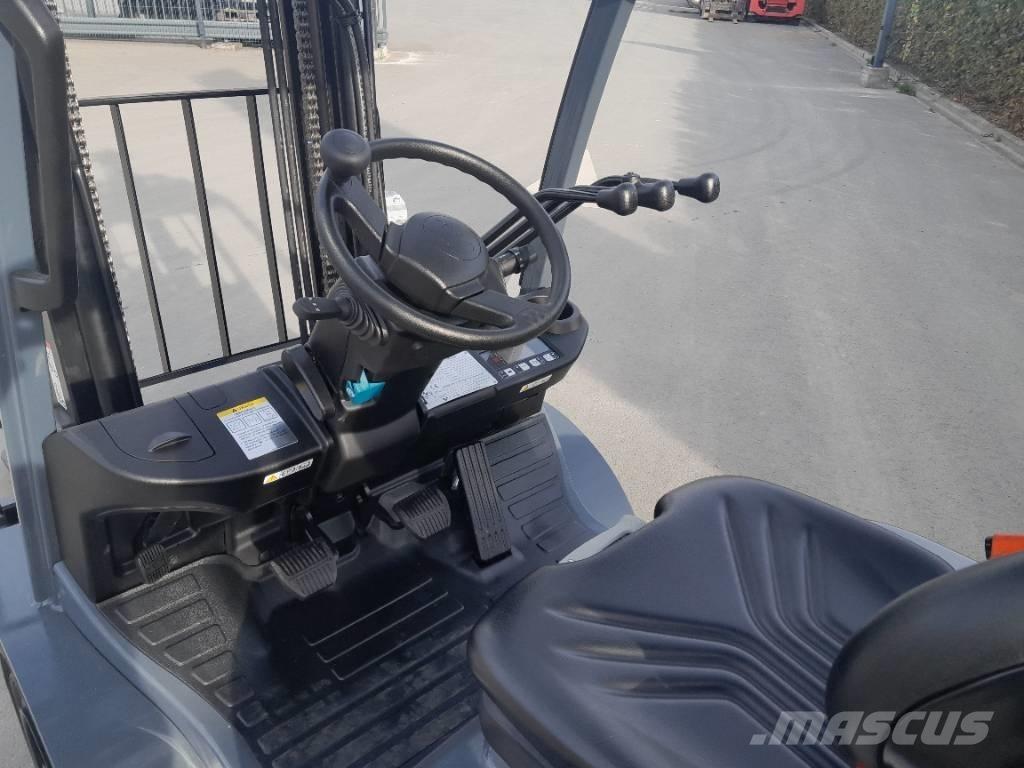 Toyota 52-8 FDF 25 Diesel Forklifts