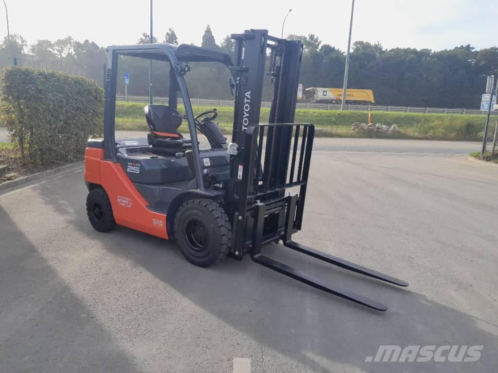 Toyota 52-8 FDF 25 Diesel Forklifts