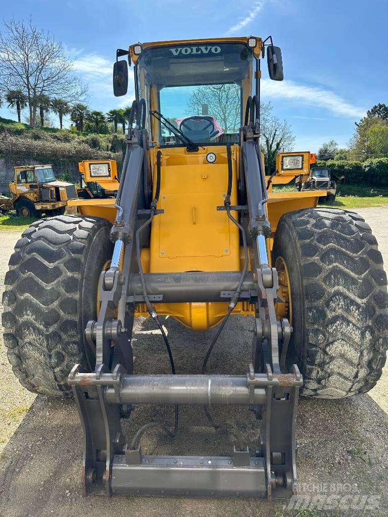 Volvo L90B Wheel Loaders