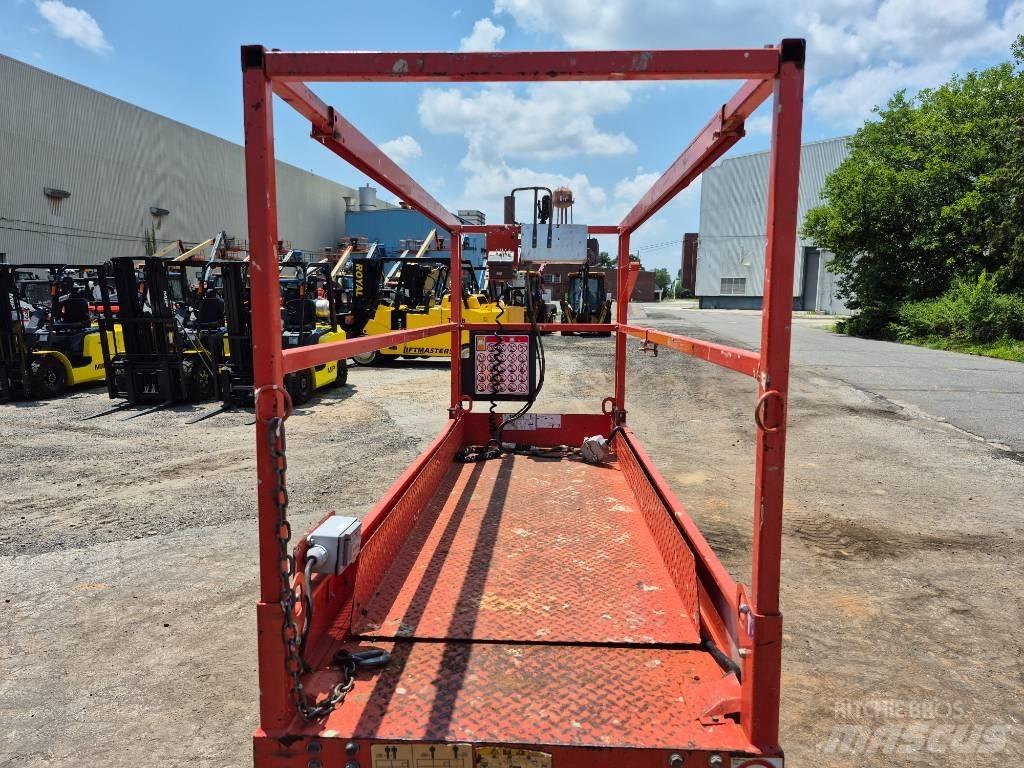 SkyJack SJ 3220 Scissor Lifts