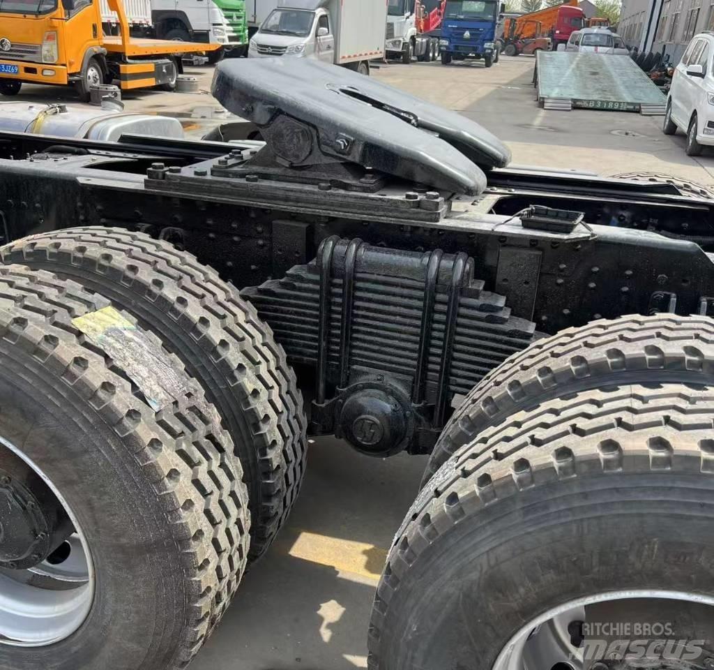 Shacman F 3000 Conventional Trucks / Tractor Trucks