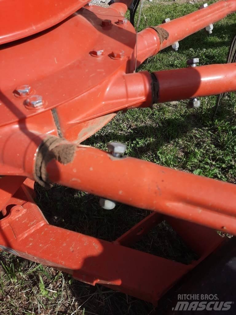 Kuhn GA6632 Swathers \ Windrowers