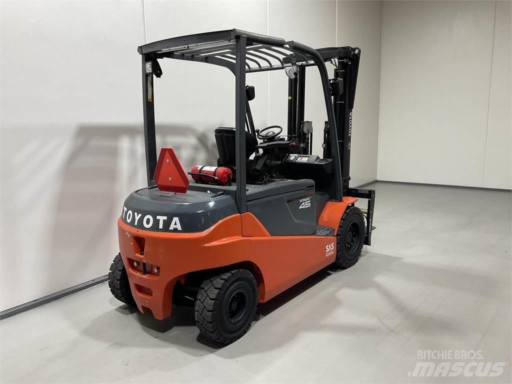 Toyota 8FBMT45 Electric Forklifts