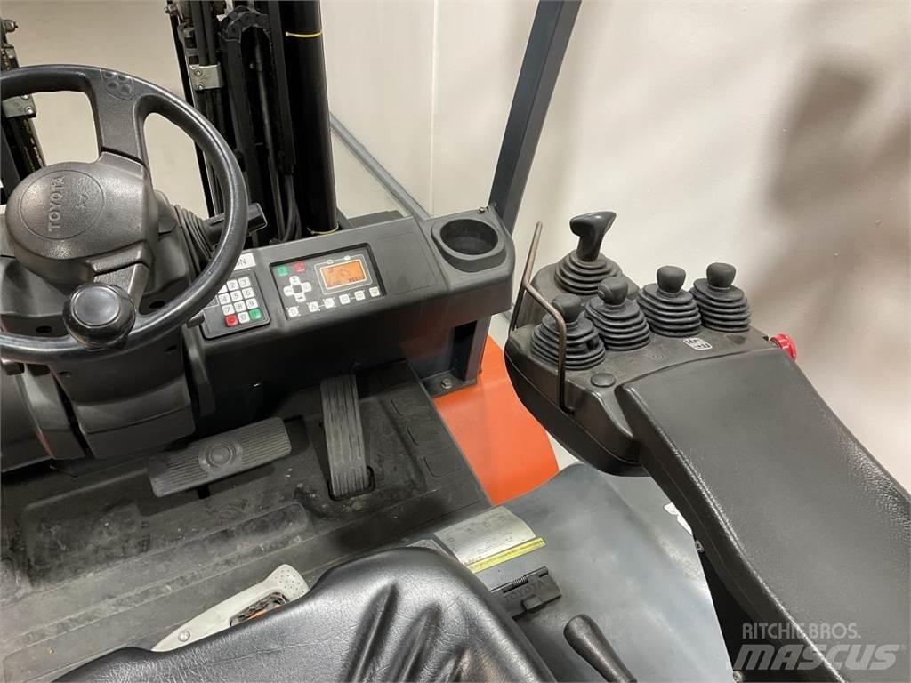 Toyota 8FBMT45 Electric Forklifts