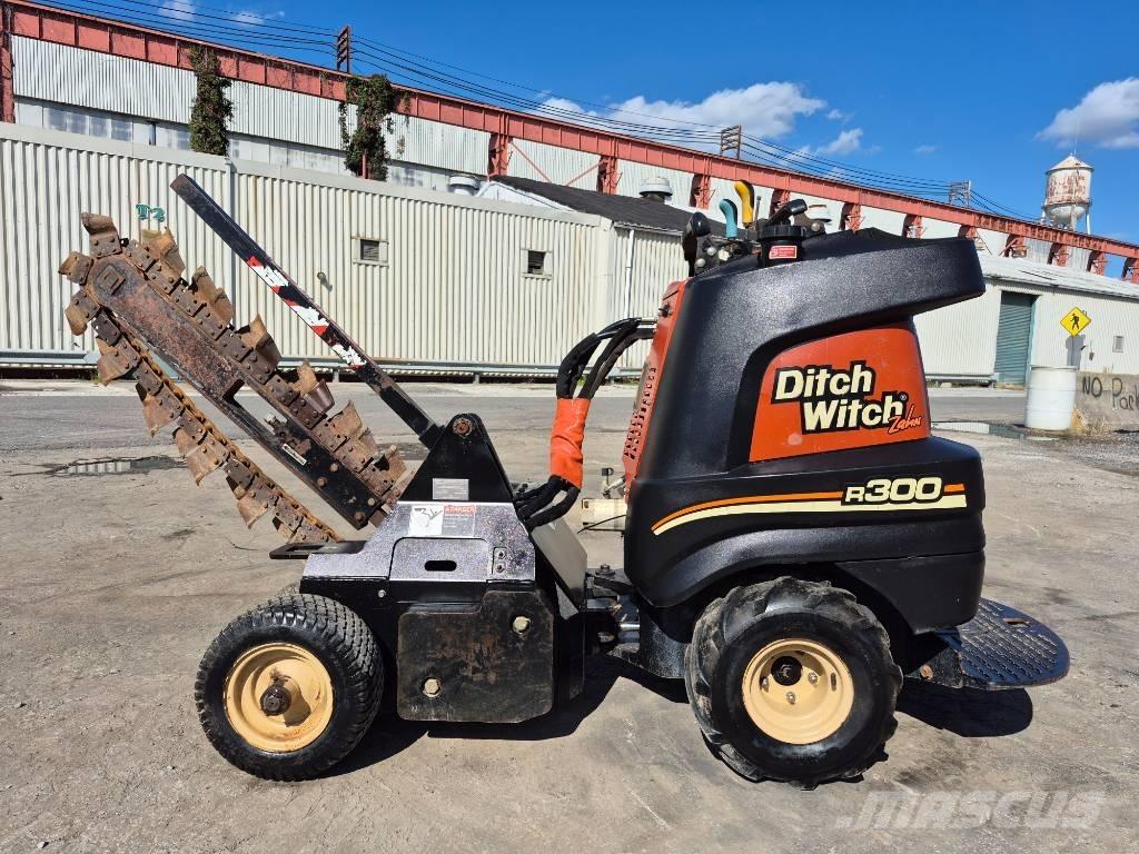 Ditch Witch R300 Trenchers