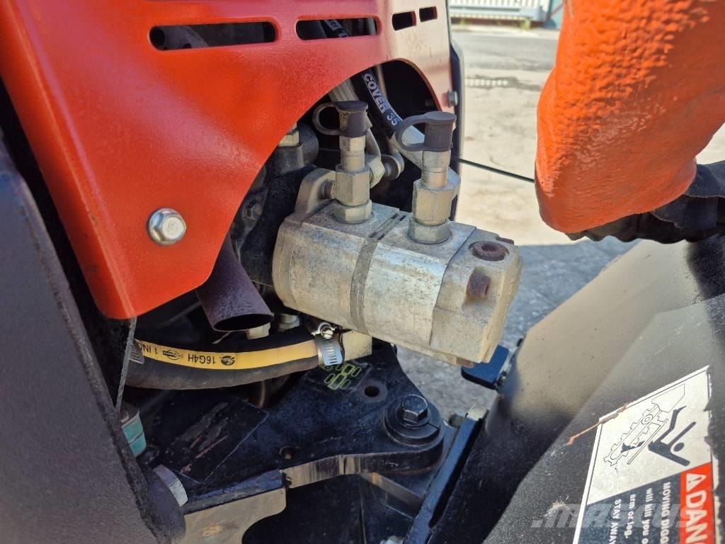 Ditch Witch R300 Trenchers