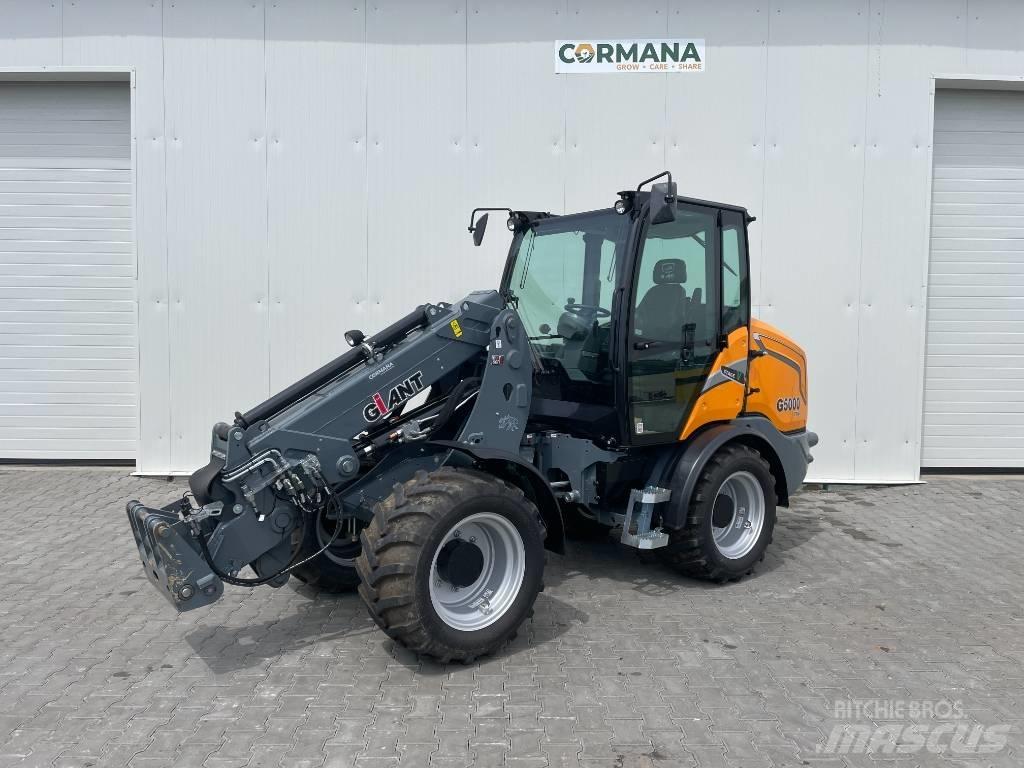 GiANT g5000 Multi purpose loaders
