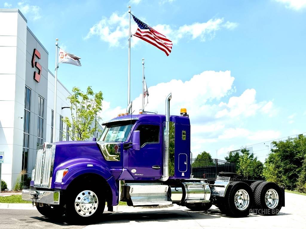 Kenworth W 990 Conventional Trucks / Tractor Trucks