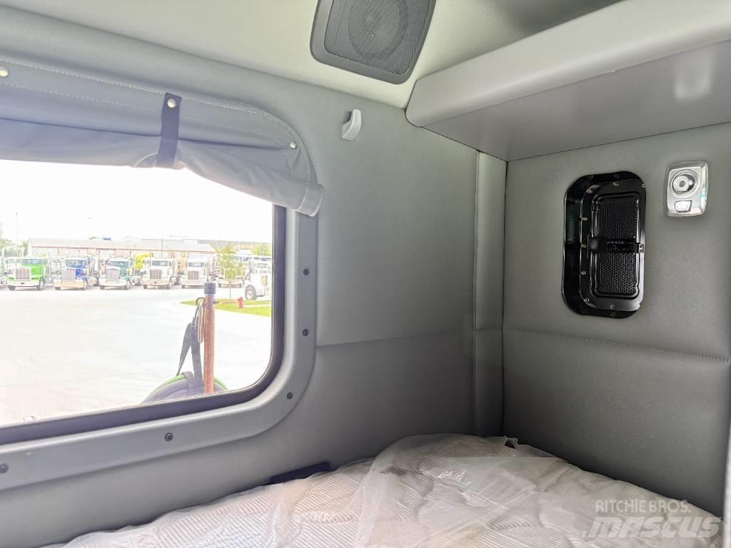 Kenworth W 990 Conventional Trucks / Tractor Trucks