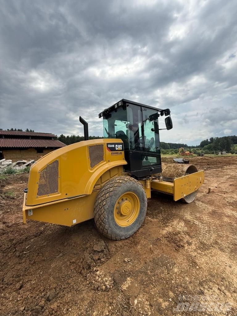 CAT CS44B - CS 44 B Single drum rollers