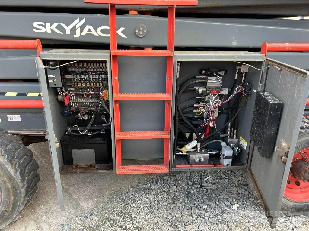 SkyJack SJ 8841 RT Scissor Lifts