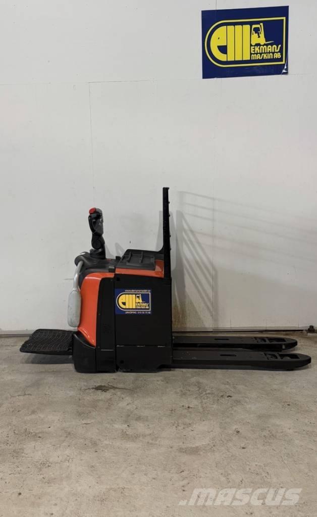 BT truck LPE 220 Low lifter with platform