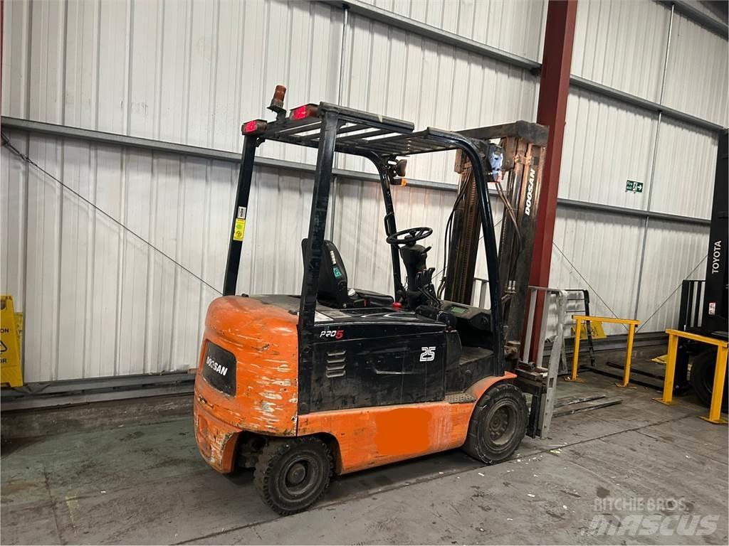 Doosan B25X-5 Electric Forklifts