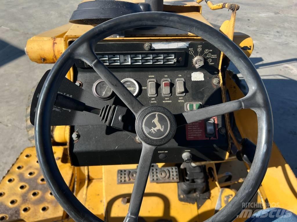 John Deere 210 LE Front Loaders