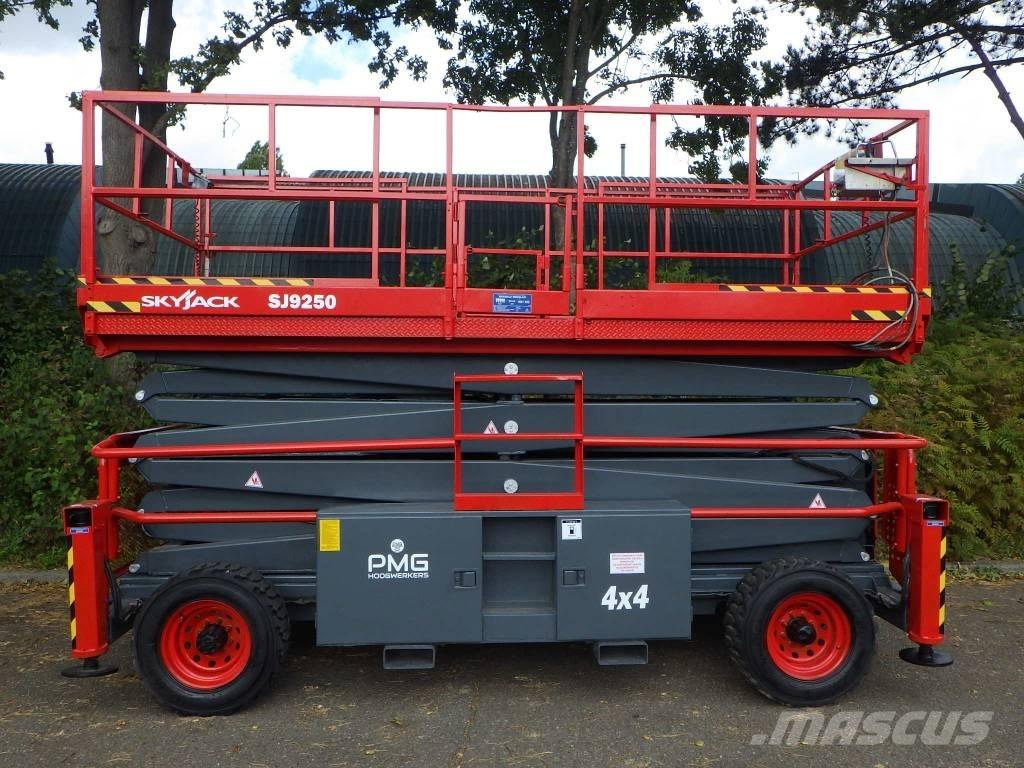 SkyJack SJ9250 Scissor Lifts