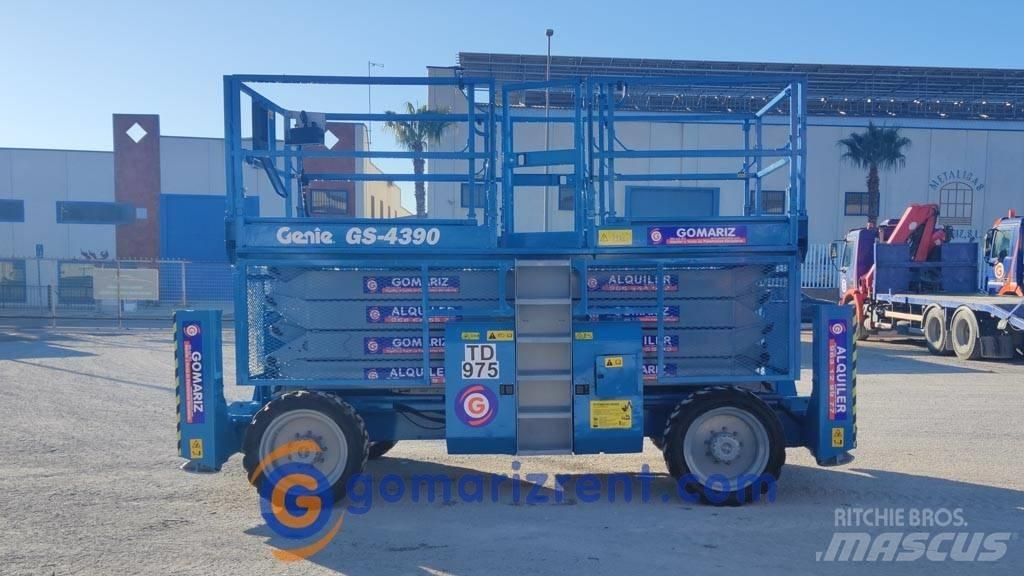 Genie GS 4390 Scissor Lifts