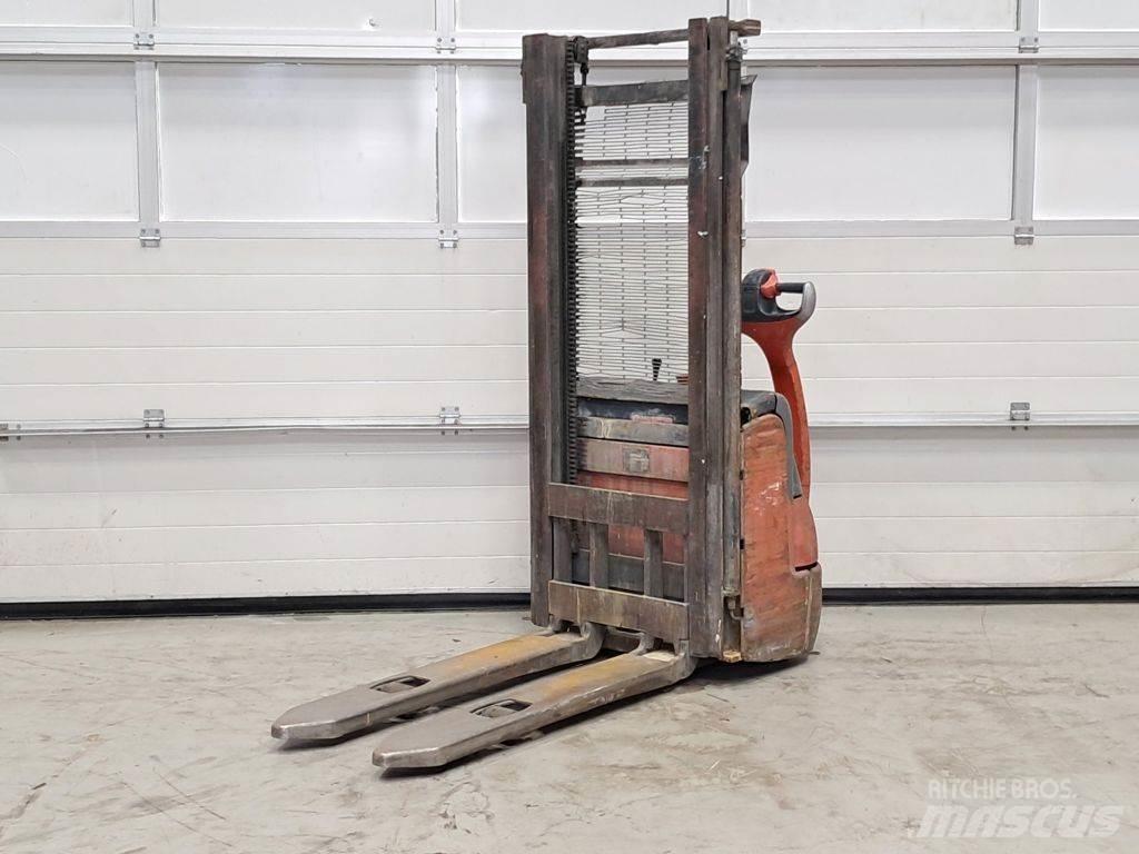 Linde L10 Pedestrian stacker