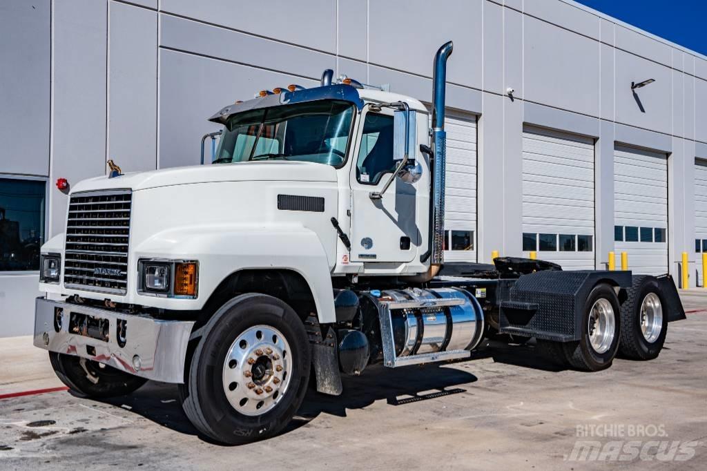 Mack Pinnacle Conventional Trucks / Tractor Trucks