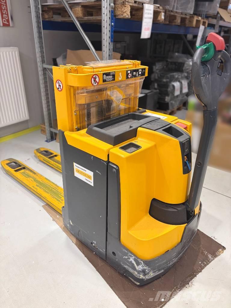 Jungheinrich EJD 220 Self Propelled Stackers