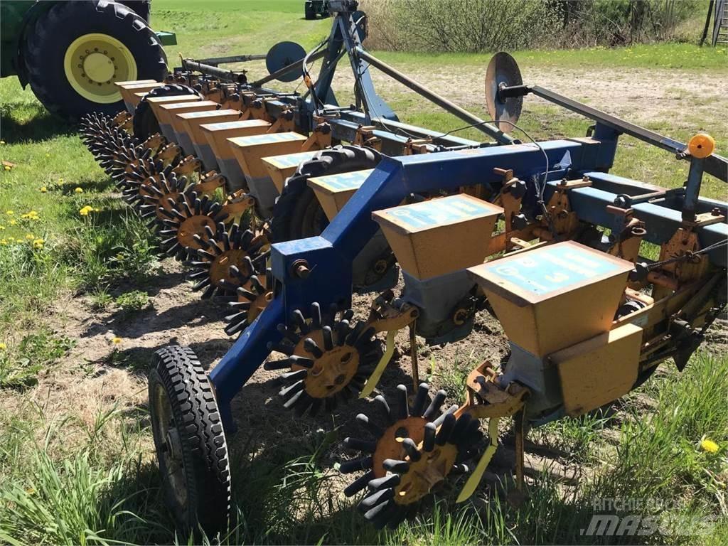 Kleine Uni Corn 3 Farm Drills
