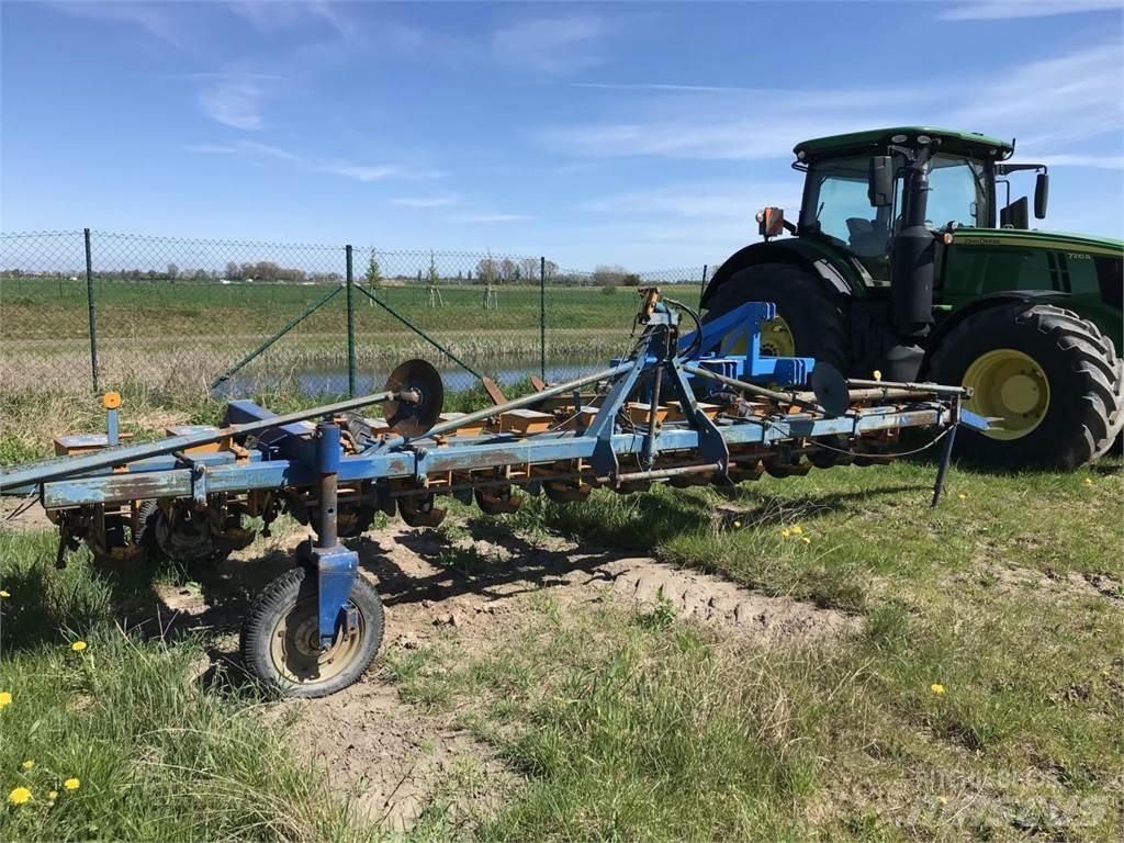 Kleine Uni Corn 3 Farm Drills