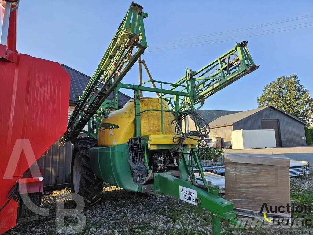 John Deere 732 Trailed sprayers