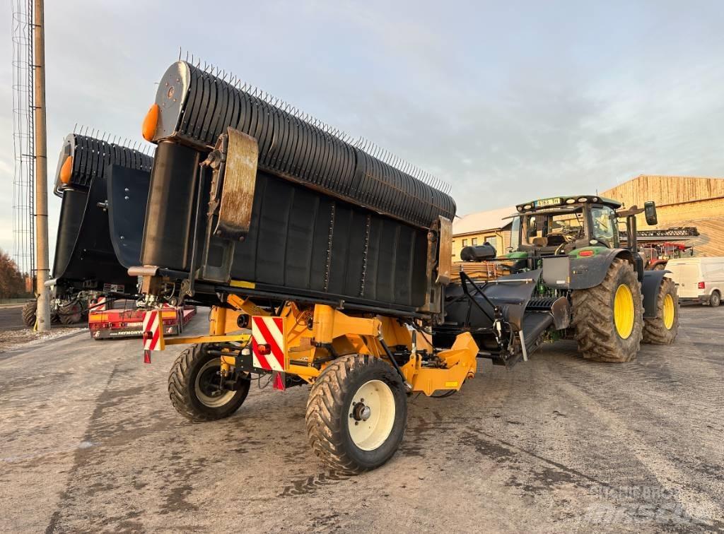 Oxbo 334 Swathers \ Windrowers