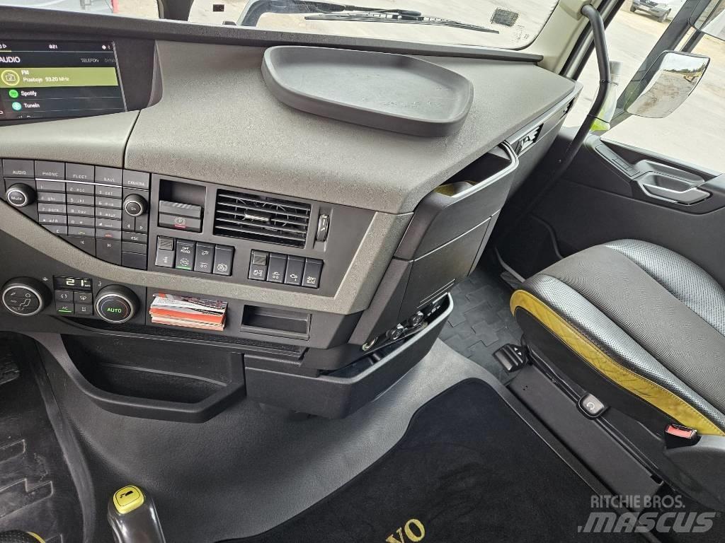Volvo FH 16 6x2 550 Conventional Trucks / Tractor Trucks