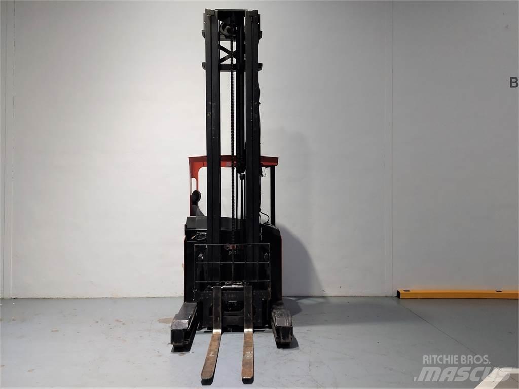 BT RRB 3 Reach trucks