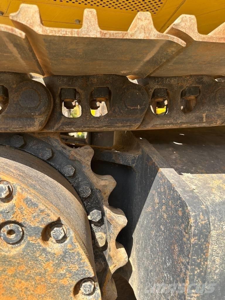Komatsu PC 400-8 Crawler Excavators