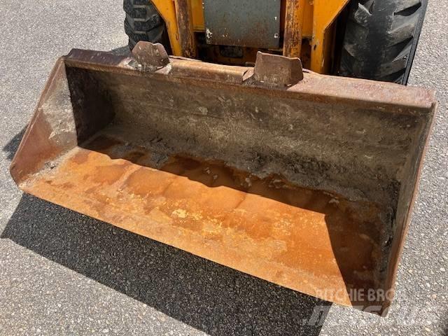 Gehl SL4240 Skid Steer Loaders