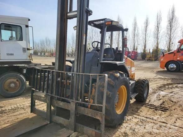 CASE 586H Rough Terrain Trucks