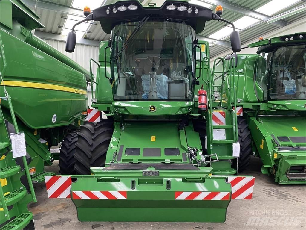 John Deere T550i Combine Harvesters