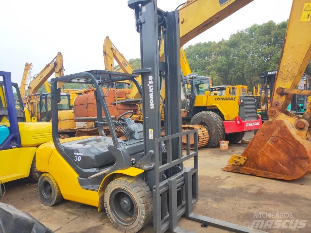 Komatsu FD 30 T-17 Diesel Forklifts