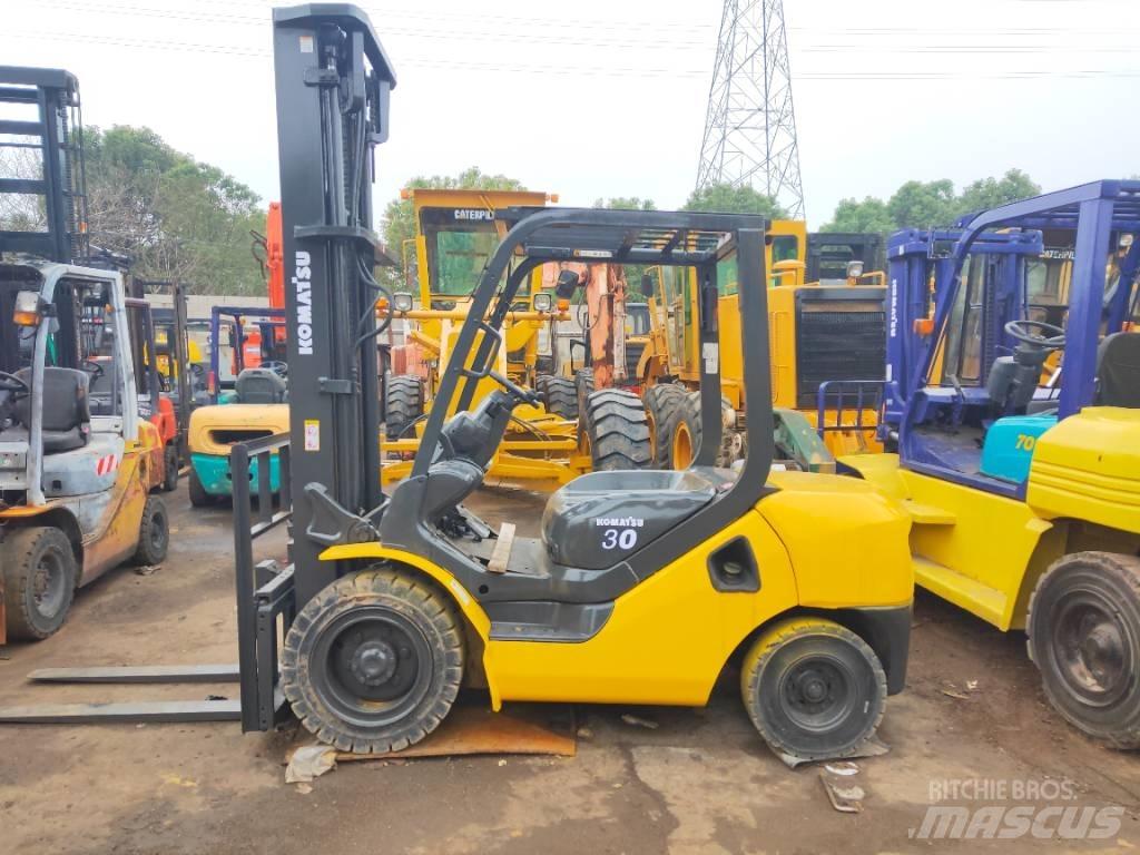 Komatsu FD 30 T-17 Diesel Forklifts