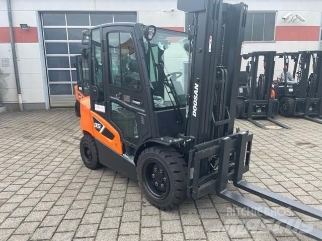 Doosan D35C-9 Diesel Forklifts