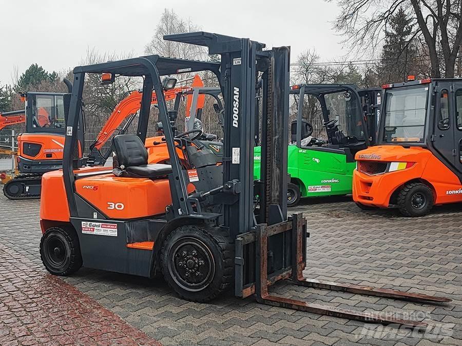 Doosan D30G Diesel Forklifts