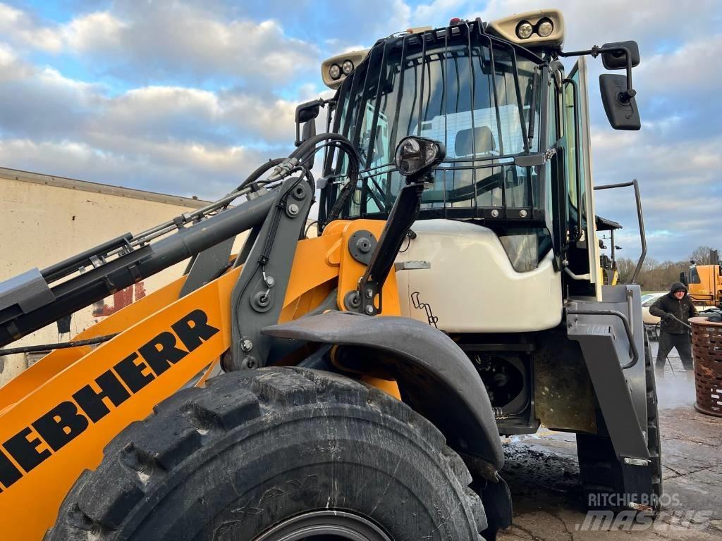 Liebherr L546 Wheel Loaders