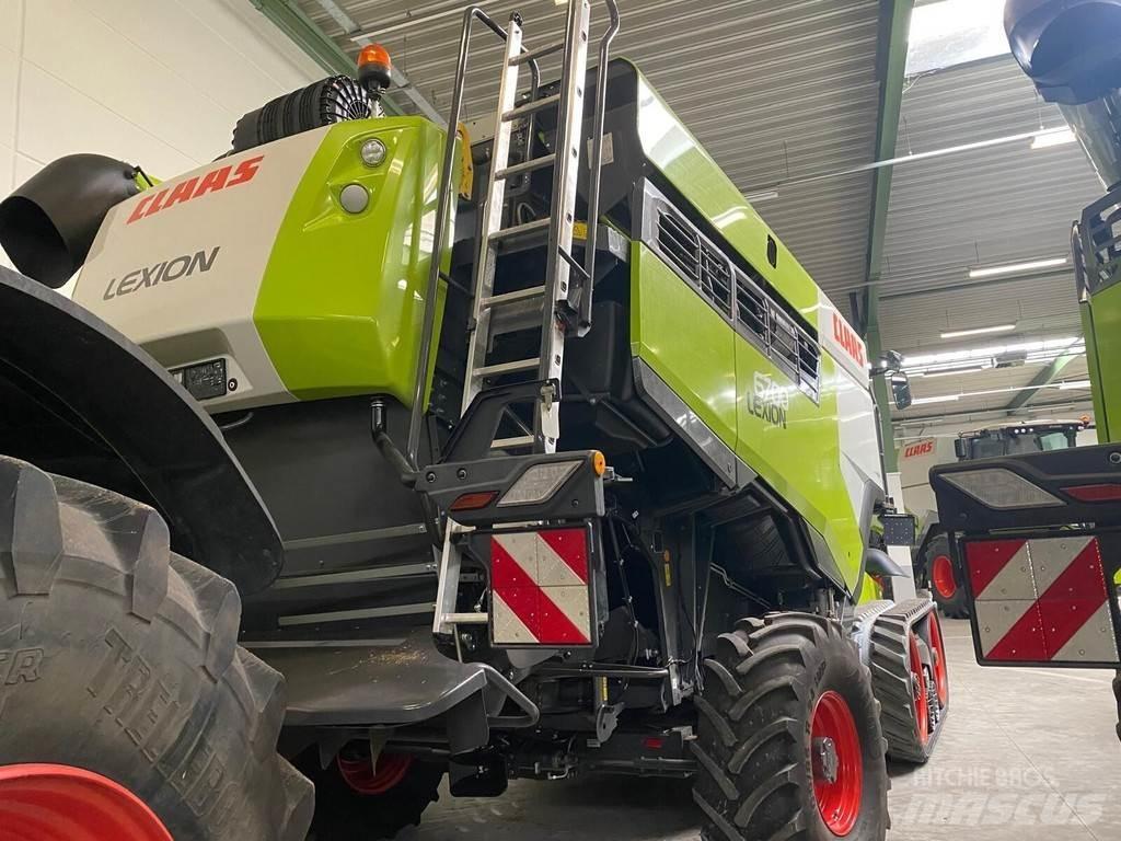 CLAAS 6700TT 4WD Combine Harvesters