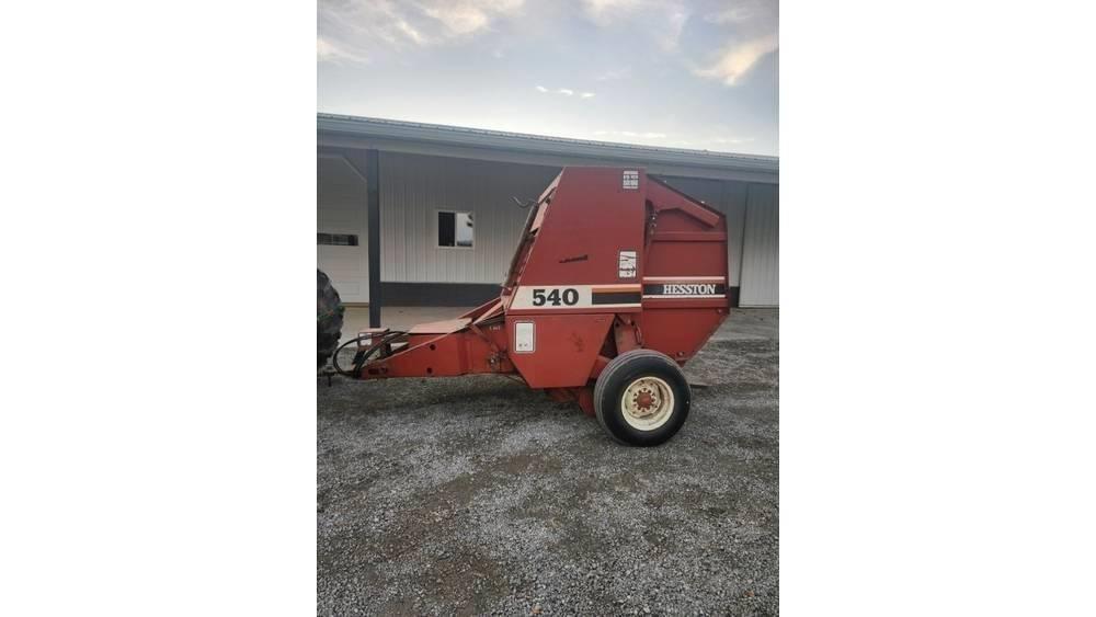 Hesston 540 Round Balers